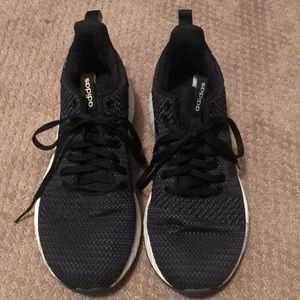 Womens ADIDAS Black sneakers.   Cloud foam.  Queststar BYD.